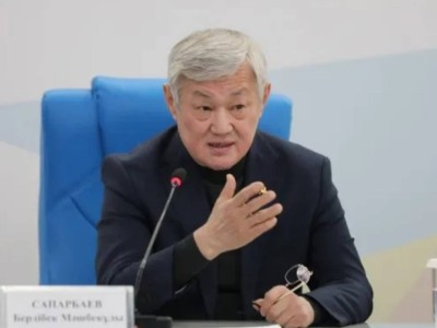Сапарбаев ауданға алақан жайды.