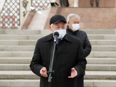 Монумент ашқыш Сапарбаев Ақ Ордадан гөрі «Кітапханаға» көбірек иек артады….