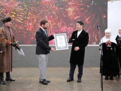 Маңғыстаулықтар ұлттық киіммен Гиннестер кітабына кірді.
