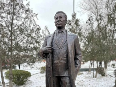 Жаңаөзенде даңқты мұнайшы Рахмет Өтесіновті еске алды.