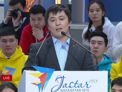 «Ұлы даланың жеті қыры» туралы өлең оқыған ақын Президенттен әдебиет академиясын құруды сұрады.