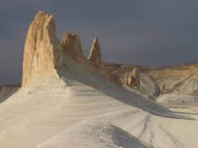 Бозжыра шатқалын қоқыс басты.