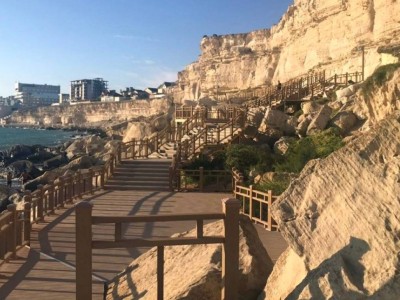 Ақтауда жартас арасынан 19 жастағы қыздың денесі табылды.