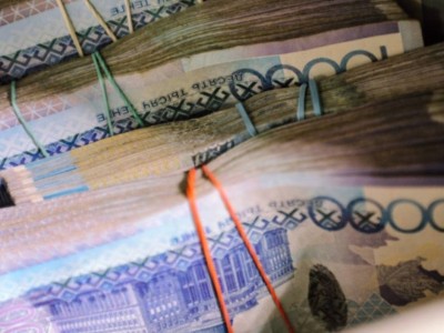 Маңғыстаулық тұрғын 5 млн теңгемен көшеде ұйықтап қалған.