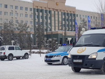 «Қымбатшылықтан қиналдық»: Ақтөбеде белсенділерді полиция ұстап жатыр.