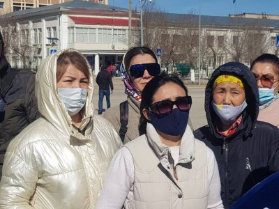 Ақтөбеде​ пайдалануға берілмеген үйге кіріп алған отбасылар әкімдіктен араша сұрап жүр.