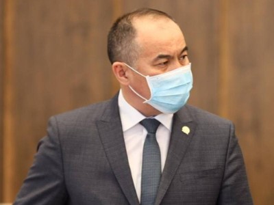 Ақтөбенің бас дәргері масканы түтіктенгенше тағатындарға ескерту жасады.