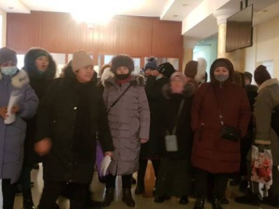 Ақтөбеде әкімдік күзеті көпбалалы аналарды Оразалинге жібермеді.