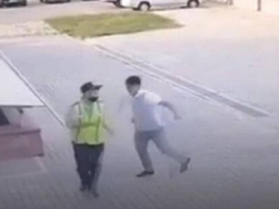 Алматыда қызметкерін қуалап жүріп сабаған полицей жұмыстан шығарылды.