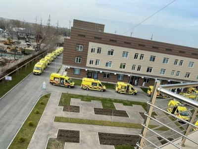 Алматы ауруханасындағы жедел жәрдем көлігінің кептелісі.