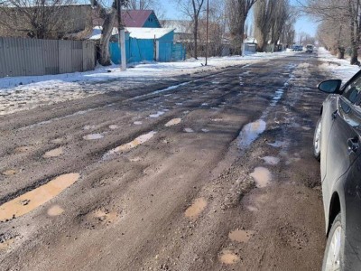 Алматы облысында 50 миллион теңгеге жөнделген жол шұрық-тесікке айналды.