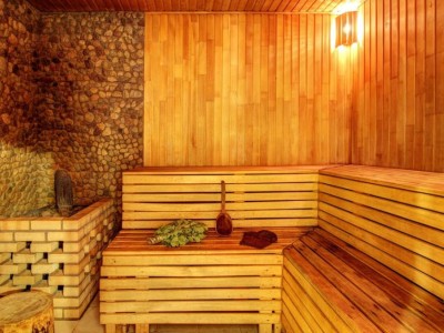 Бес баласымен моншадан уланған отбасы ғажайыптың күшімен аман қалды.