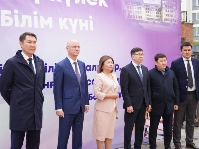 Премьер-Министрдің бірінші орынбасары Роман Скляр жайлы мектептің ашылу салтанатына қатысты .