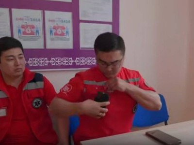 Жедел жәрдем қызметкерлері видеожетон таға бастады.