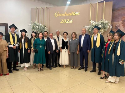 Түлектерге диплом табысталды.