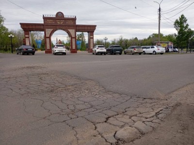 Петропавл тұрғындары: Әуелі асфальт төседі, сосын ауыр жүк көліктерін жіберді.