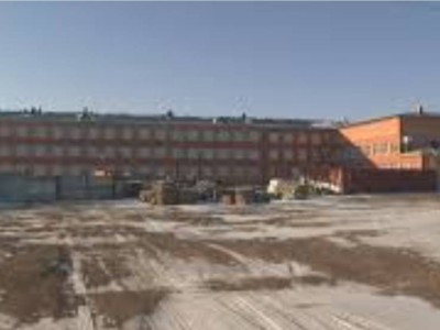 Көкшетауда алты жыл бұрын салынған мектеп құрылысы аяқталмай тұр.