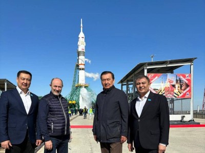 Депутаттар «Бәйтерек» зымыран кешенінің құрылысымен танысты.