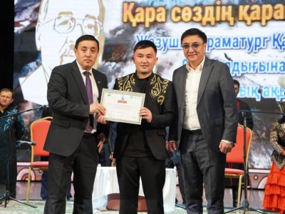 Қалихан Ысқақовтың 90 жылдық мерейтойына арналған республикалық ақындар айтысы өтті.