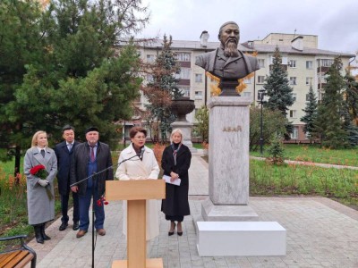 Татарстанда Абай Құнанбаевтың ескерткіш-бюсті ашылды.