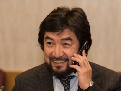 Бекболат Тілеухан бұрынғы көмекшісі Арон Атабекті «елбұзар» деп айыптады.