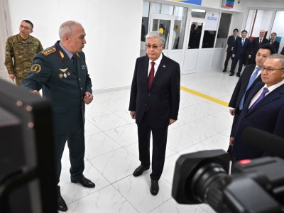 Президент Қаратал ауданының қорғаныс істері бөліміне барды.