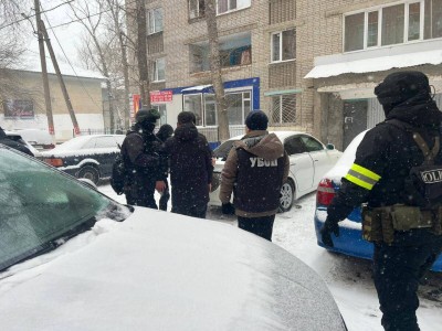 Кәсіпкерден миллион доллар бопсалағандар ұсталды.