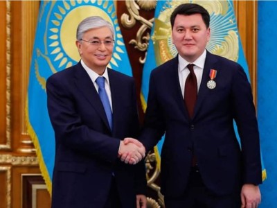 Президенттің маңызды бағасын алған Қариннің көңілі тоқ.