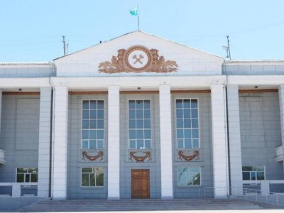 Мәдениет министрлігі орақ пен балғаны қимай жүр.