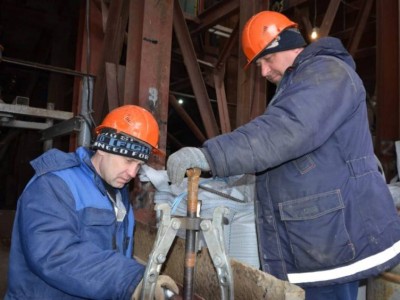 «Бұл-біздің жеріміз»: Комбинат жұмысшылары Тоқаевтан қорғаныш сұрады.