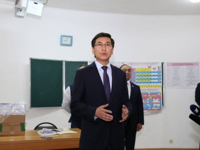 Оқушыға еден жуғызу тақырыбы қоғам назарына басқа жаққа аудару ма?.