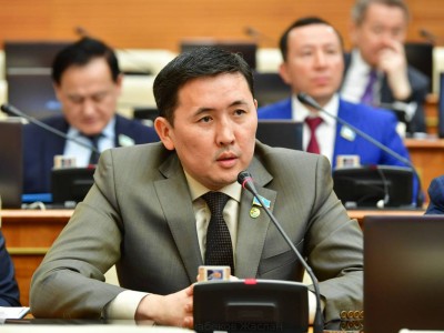 Депутат: Блогерлер қоғам үшін де, мемлекет үшін де қауіпті құбылыс.
