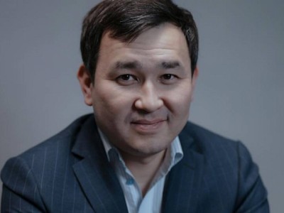 Тәуелсіз журналист Әсет Матаев Алматыдағы бір мандатты округтен сайлауға қатысады.