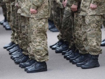 Сарбазға кредит алғызып, қысым көрсеткен командирдің үстінен арыз жазылды.