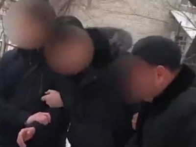 «Жамылғыға оралған ақшалар»: Алматының бас ұстазын ұстау сәтінен видео жарияланды.