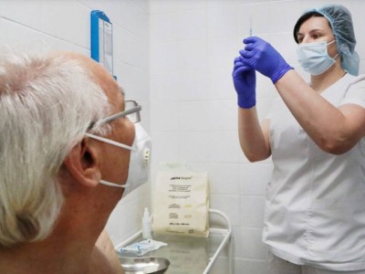 Сәуірде 65 жастан асқандар вакцина алады.