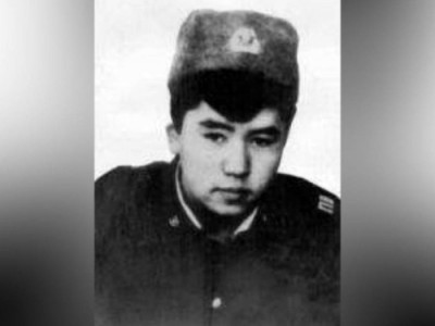 Өз батырын өзі құрметтей алмаған ел өзгенің батырына тамсанумен жүреді.