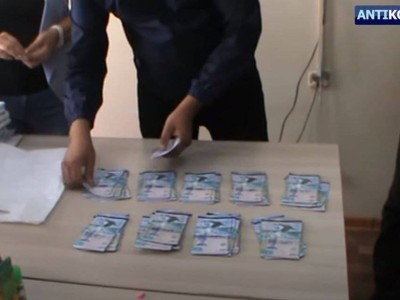 «Нұр Отанның» депутаты пара алды деген күдікке ілінді.