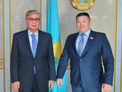 Басы дауға қалған депутат Тоқаевтың президент қызметін жоғары бағалады.