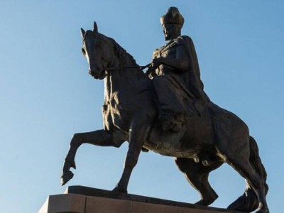 Кенесары ханның ескерткіші реставрациядан кейін қайта орнатылды.