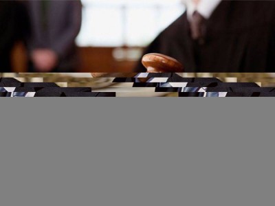 Пара беруге итермелеген адвокат сотталды.