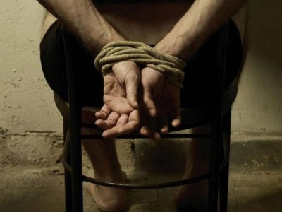 Семейде ұсталған азаматты азаптаған полицейлер қамауға алынды.