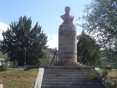 Калинин ескерткіші алынсын!.