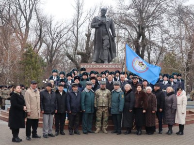 Шымкентте генерал Сабыр Рахымовты еске алды.