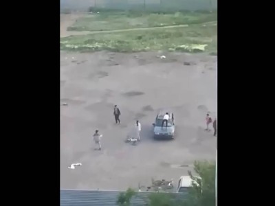 Астанада жасөспірімдер құрылыс алаңындағы көліктерді бүлдіріп кетті.