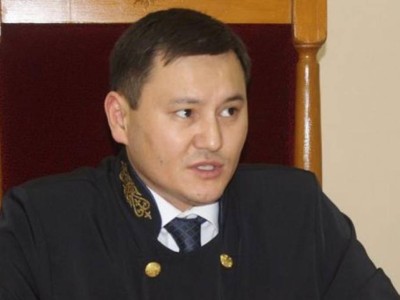 Орал қалалық сотының төрағасы сот залынан қамауға алынды.