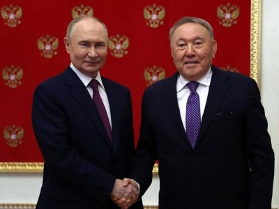 Мәулен Әшімбаев Назарбаев пен Путиннің кездесуі туралы: экс-президенттің ешқандай өкілеттігі жоқ.