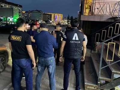 «Антикор қызметкері» Ақтөбеде кәсіпкерлерді бопсалаған.