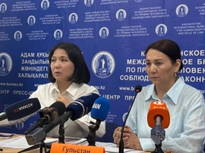 «Қыздар оны азаптаған, енді куәгер болып жүр»: 7-қабаттан құлап көз жұмған Ақнәрдің анасы тергеуді салғырттыққа жол берді деп айыптауда.