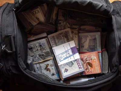 Қазақстан шекарасы арқылы 2,1 млрд теңге алып өтпек болған.